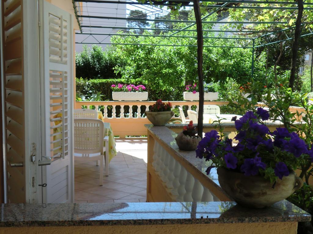 Guest House Sandra Rab Town Exterior photo