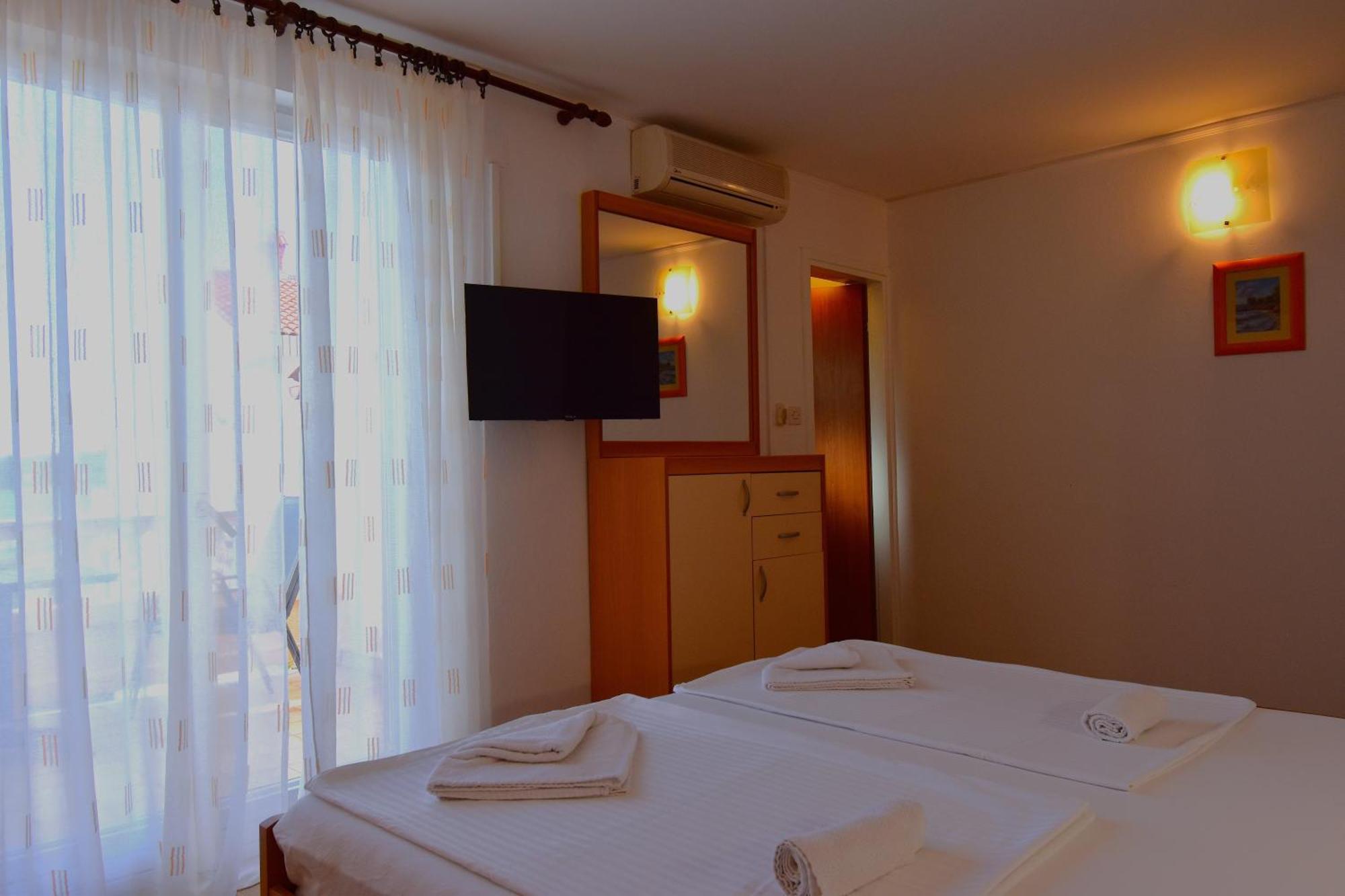 Guest House Sandra Rab Town Exterior photo