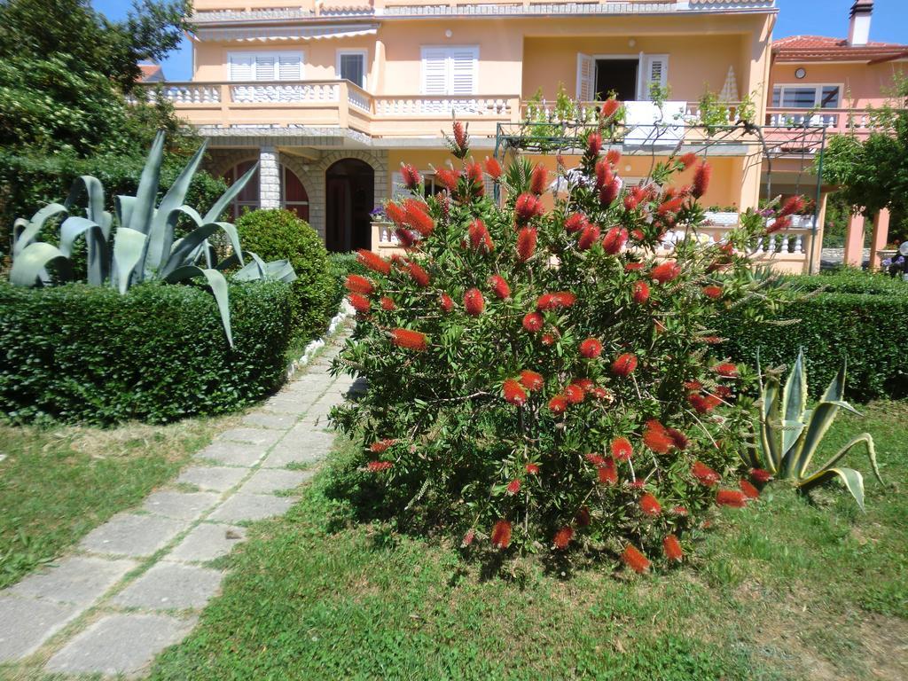 Guest House Sandra Rab Town Exterior photo
