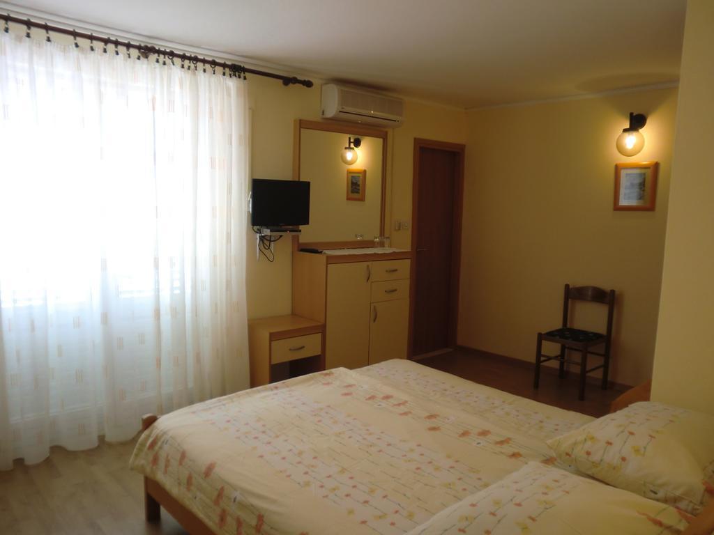 Guest House Sandra Rab Town Room photo